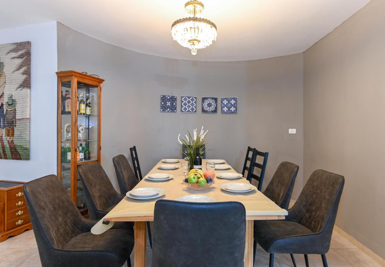 Anil'S House - מתחם צימרים עם בריכה מקורה ומחוממת Zimmer With Heated Swimming Pool Dāliyat el Karmil Exterior foto