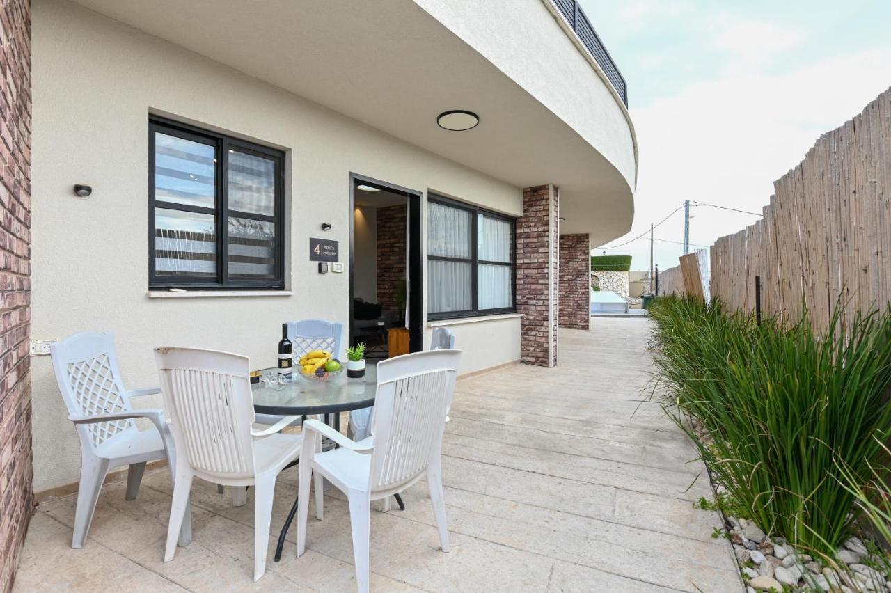 Anil'S House - מתחם צימרים עם בריכה מקורה ומחוממת Zimmer With Heated Swimming Pool Dāliyat el Karmil Exterior foto